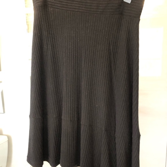 Banana Republic summer flounce skirt, unlined. Size M. Barely worn. - Picture 3 of 5